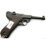 German WWI type re-enactment Luger numbered 1726 P-08. P&P Group 2 (£18+VAT for the first lot and £