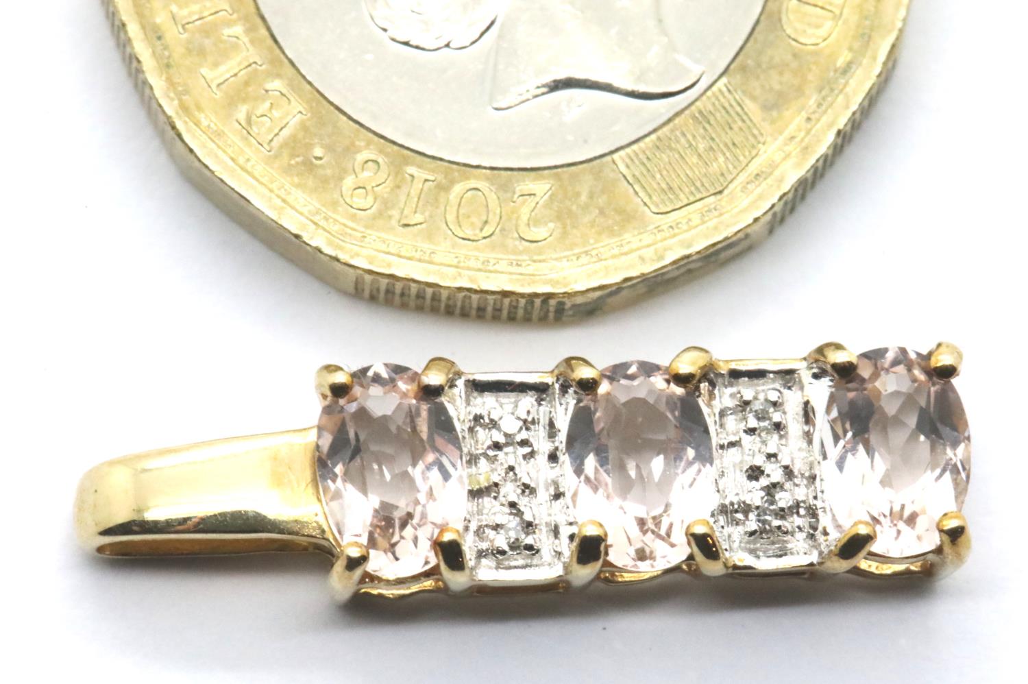 Presumed 9ct gold pendant set with three stones, L: 24 mm, 1.5g. P&P Group 1 (£14+VAT for the