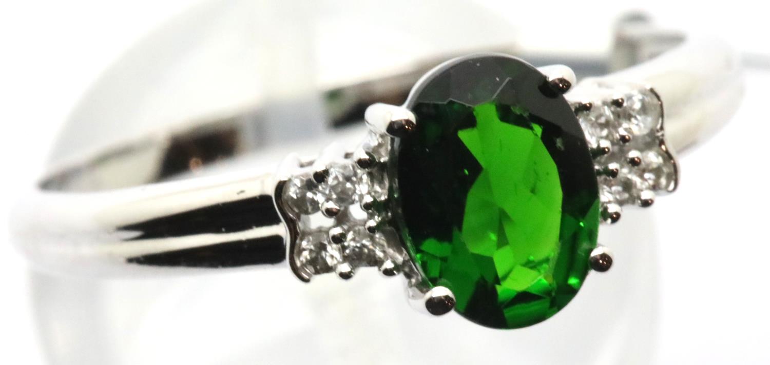 9ct white gold emerald ring with diamond shoulders, size U, 2.2g. P&P Group 1 (£14+VAT for the first