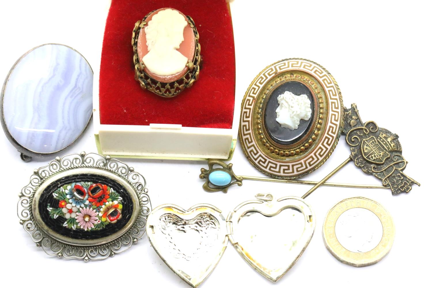 Mixed vintage jewellery, including a cameo set pinchbeck mourning brooch, stick pins, cameo ring