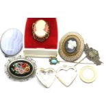Mixed vintage jewellery, including a cameo set pinchbeck mourning brooch, stick pins, cameo ring