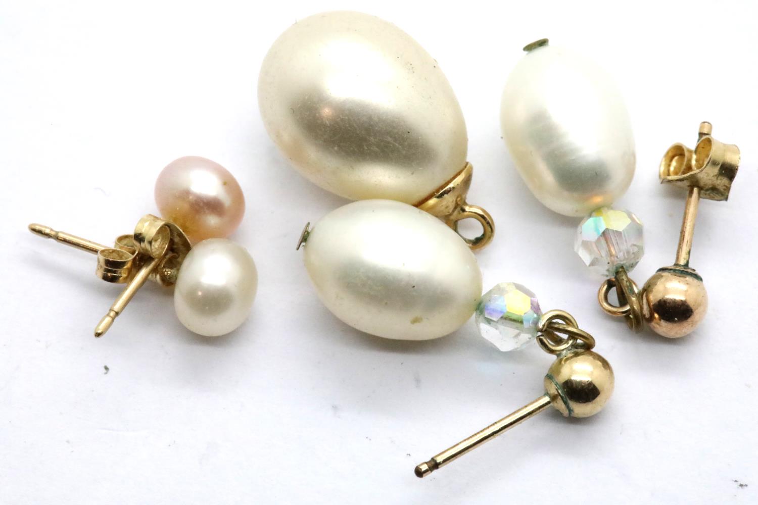 Two pairs of pearl mounted presumed gold studs and a yellow metal mounted pearl pendant. P&P Group 1