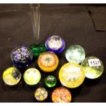 Quantity of vintage glass paperweights. P&P Group 3 (£25+VAT for the first lot and £5+VAT for