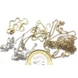 Mixed broken 9ct gold chains, combined 3.1g. P&P Group 1 (£14+VAT for the first lot and £1+VAT for