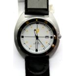 Gents Farah wristwatch, on canvas strap, working at lotting. P&P Group 1 (£14+VAT for the first