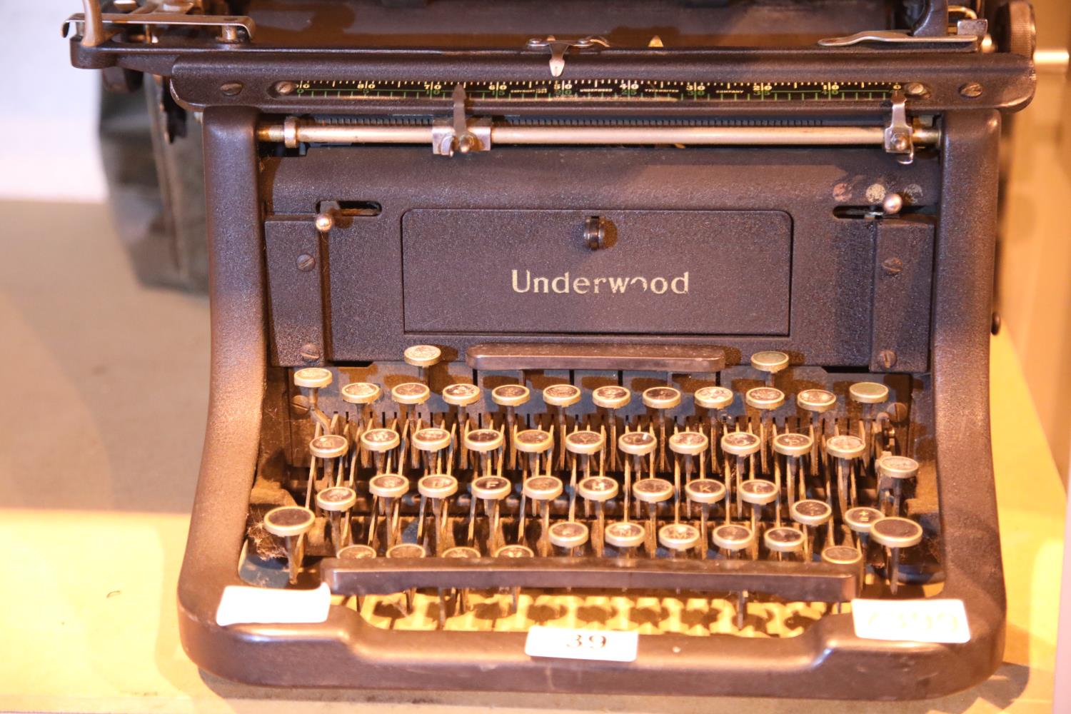 Underwood vintage typewriter. Not available for in-house P&P, contact Paul O'Hea at Mailboxes on