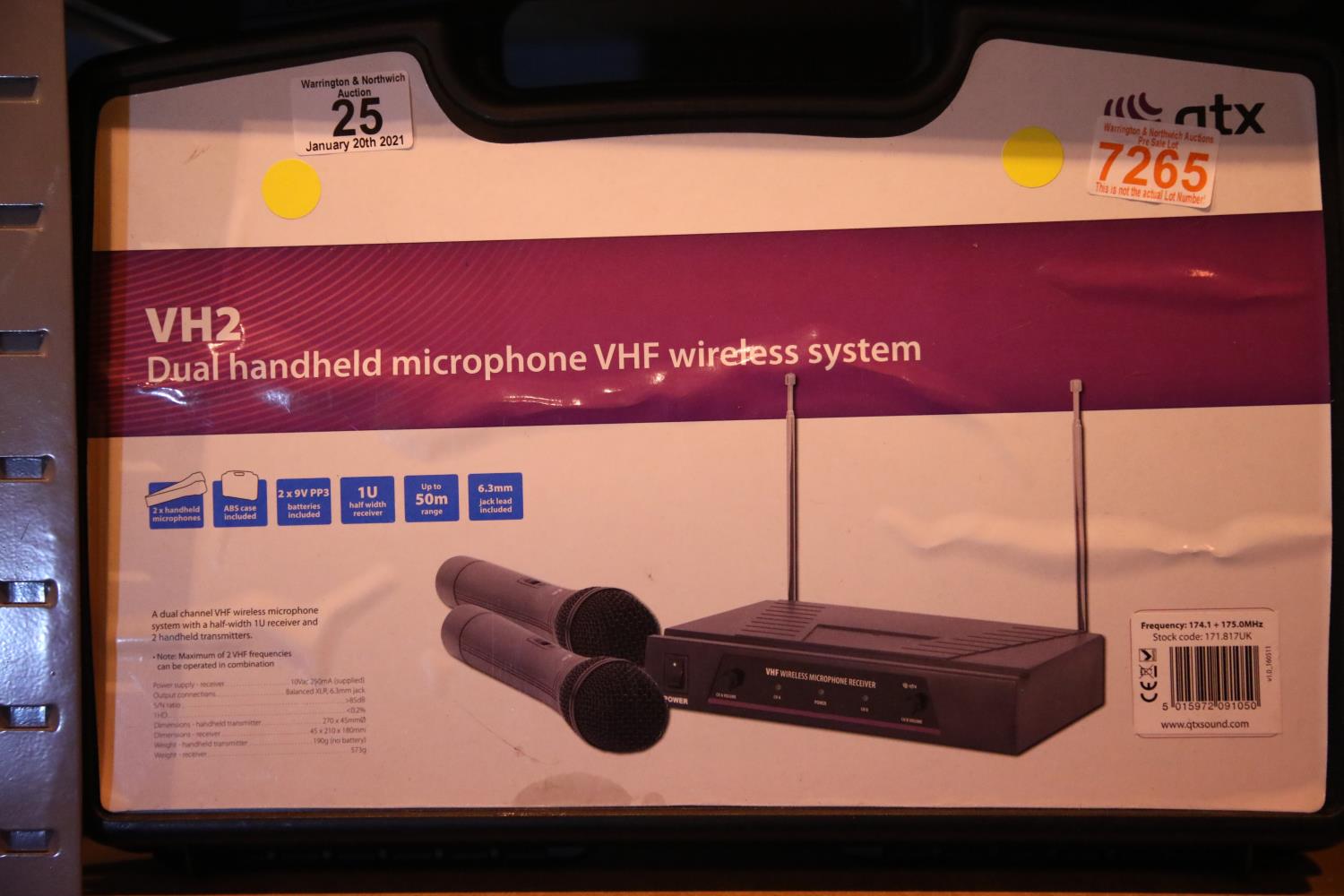 Cased VH2 dual handheld microphones, VHF wireless system. P&P Group 3 (£25+VAT for the first lot and