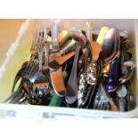 Tub of mixed cutlery. P&P Group 2 (£18+VAT for the first lot and £3+VAT for subsequent lots)