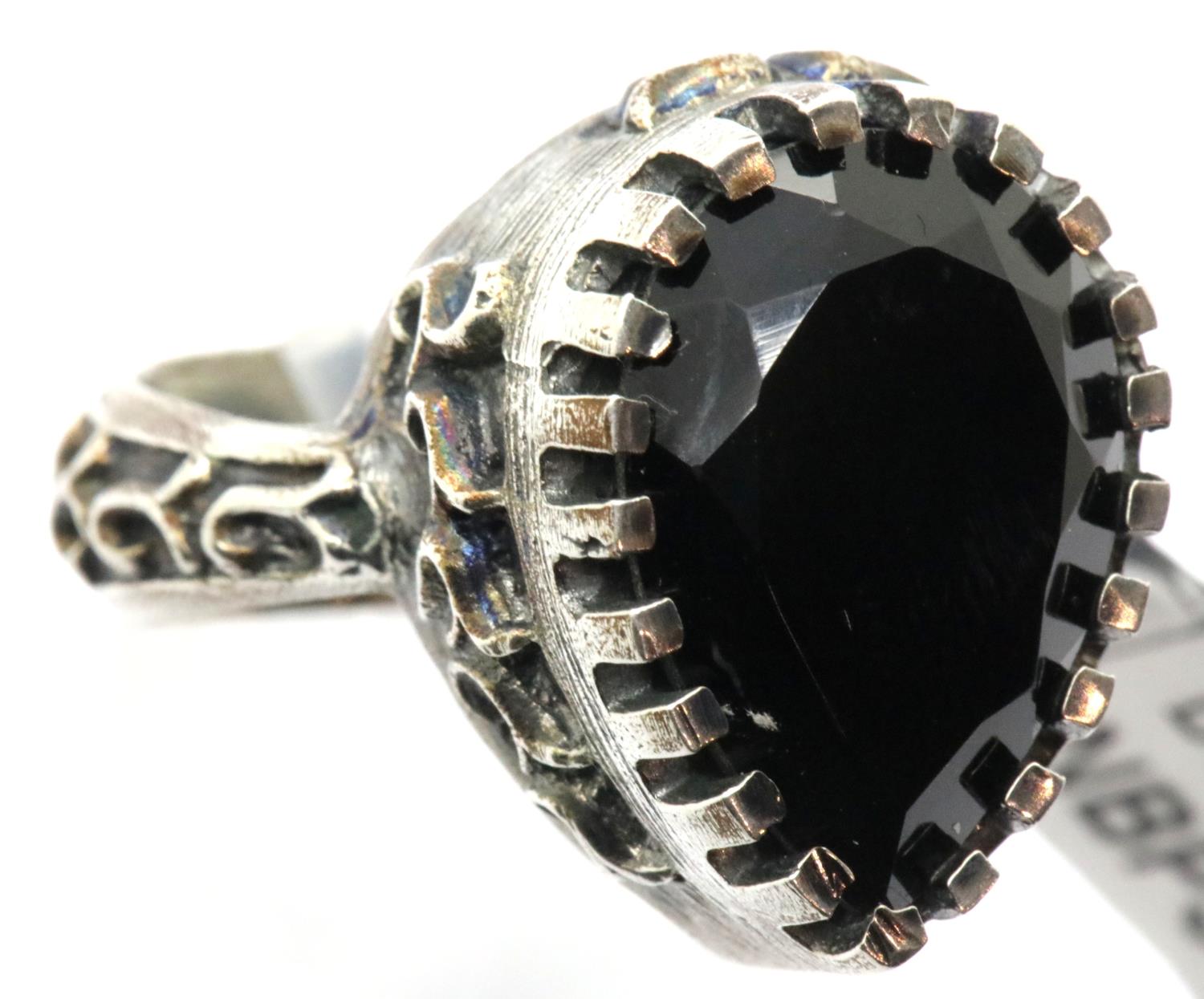 Heavy pewter black onyx set ring. Size P, 7.9g. P&P Group 1 (£14+VAT for the first lot and £1+VAT
