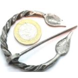 Antique type penannular Nordic style brooch/shawl pin. P&P Group 1 (£14+VAT for the first lot and £