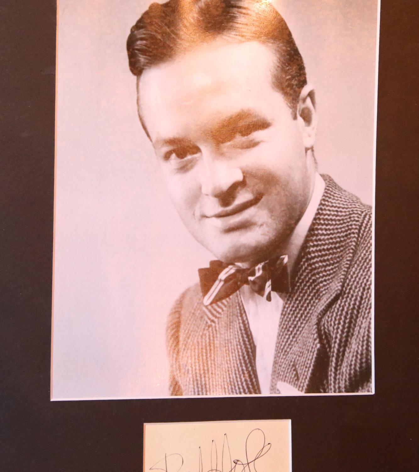 Bob Hope photograph with signature, no provenance. P&P Group 1 (£14+VAT for the first lot and £1+VAT