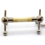 Victorian silver and ivory knife rest, Sheffield assay 1891. L: 9 cm, gross 83g. P&P Group 1 (£14+