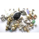 Mixed ladies stud earrings, mainly singles, all stone set. P&P Group 1 (£14+VAT for the first lot