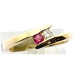 Ladies 9ct gold fancy ruby and diamond twist ring, size N, 3g. P&P Group 1 (£14+VAT for the first