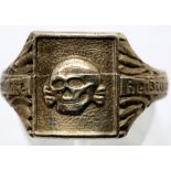 German WWII type SS Totenkopf skull signet ring marked 800 to the shank, size U. P&P Group 1 (£14+