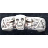 German WWII type SS Totenkopf skull signet ring, size V. P&P Group 1 (£14+VAT for the first lot