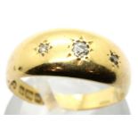 18ct gold ring set with three diamonds, 3.2g size M/N. P&P Group 1 (£14+VAT for the first lot and £