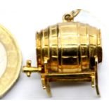 9ct gold coopered barrel charm, L: 2.5 cm, 3.3g. P&P Group 1 (£14+VAT for the first lot and £1+VAT