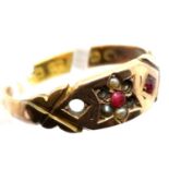 18ct gold ruby and pearl set ring, size M, 2.0g (missing stones). P&P Group 1 (£14+VAT for the first