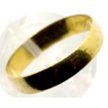 18ct yellow gold band, 2.2g, size Q. P&P Group 1 (£14+VAT for the first lot and £1+VAT for