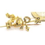 15ct gold pearl set brooch, L: 3.5 cm, 3.3g. P&P Group 1 (£14+VAT for the first lot and £1+VAT for