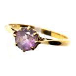 9ct yellow gold amethyst set ring, size M/N, 1.5g. P&P Group 1 (£14+VAT for the first lot and £1+VAT