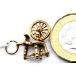 9ct gold spinning wheel charm, L: 3cm, 2.4g. P&P Group 1 (£14+VAT for the first lot and £1+VAT for