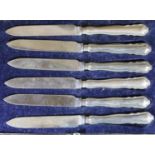 Six silver handled Walker and Hall boxed butter knives. P&P Group 1 (£14+VAT for the first lot