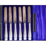 Boxed set of six silver handled butter knives. P&P Group 2 (£18+VAT for the first lot and £3+VAT for