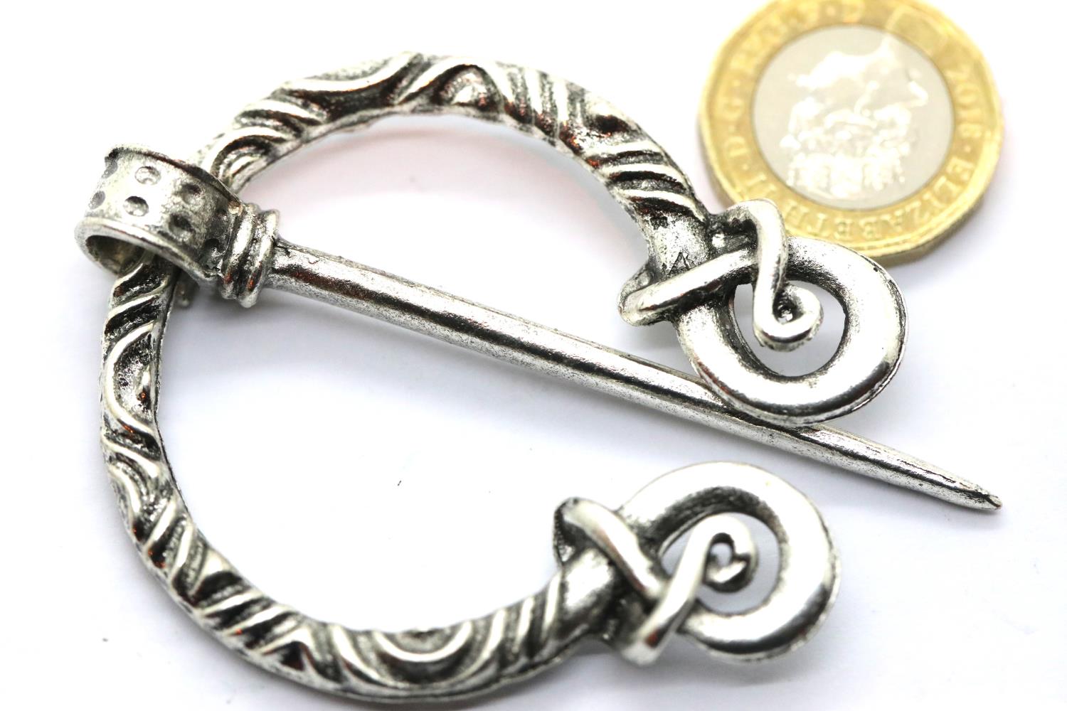 White metal Norse type penannular cloak pin. P&P Group 1 (£14+VAT for the first lot and £1+VAT for