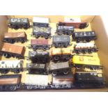 Twenty one assorted wagons, mostly very good condition and unboxed. P&P Group 1 (£14+VAT for the