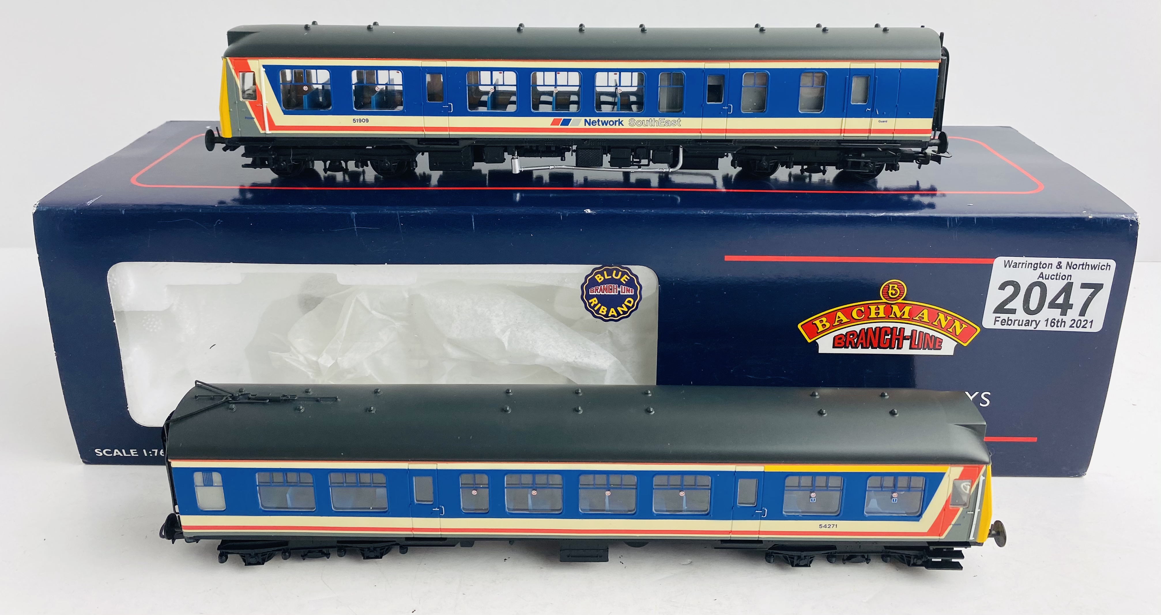 Bachmann 32-901 Class 108 DMU 'Network Southeast' Boxed with Instructions & Coupling Pack P&P