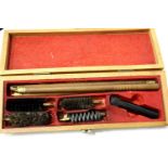 Beech cased shotgun cleaning kit. P&P Group 2 (£18+VAT for the first lot and £3+VAT for subsequent