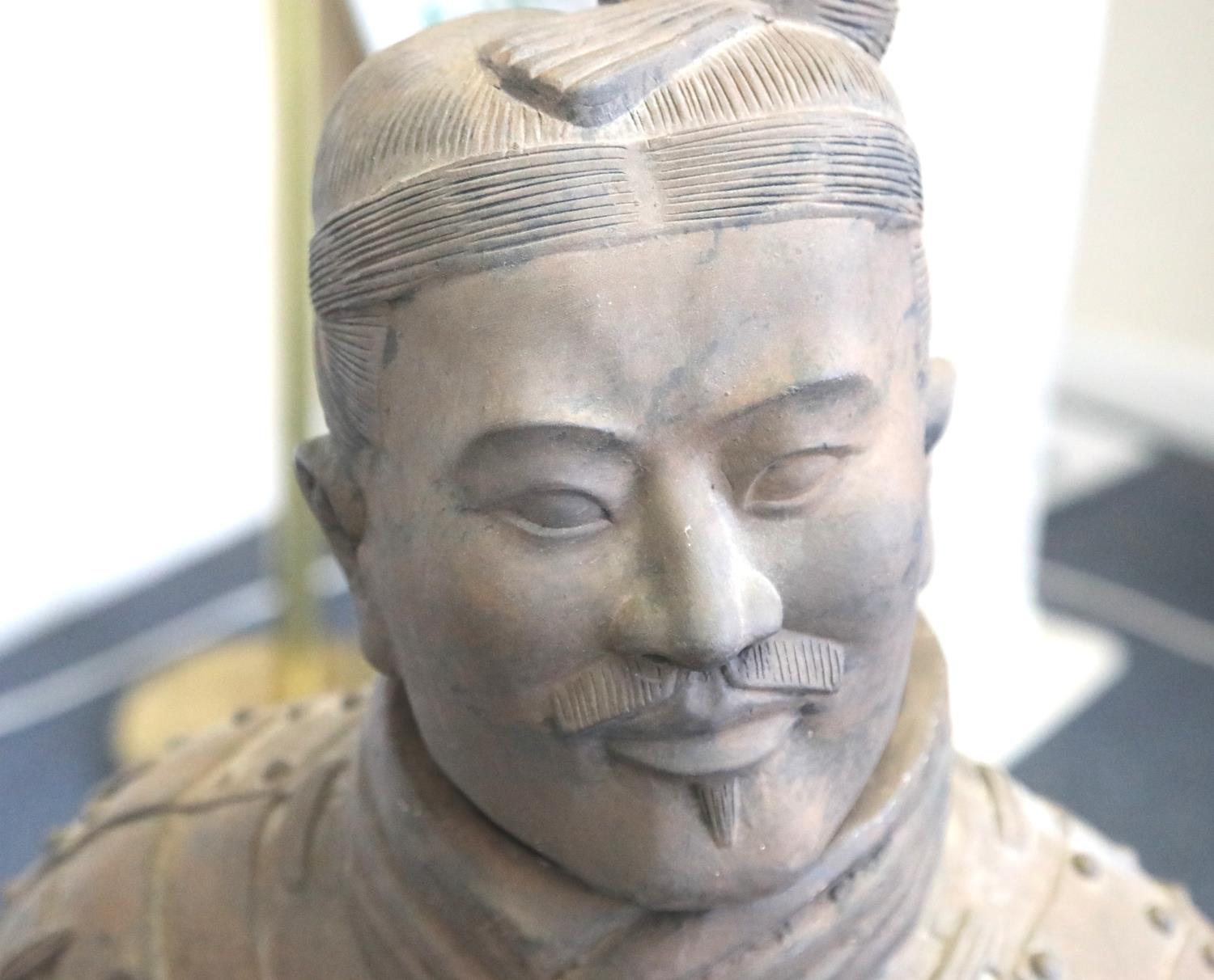 Contemporary kneeling Terracotta Warrior bowman with separate head, H: 118 cm. Not available for - Image 2 of 6