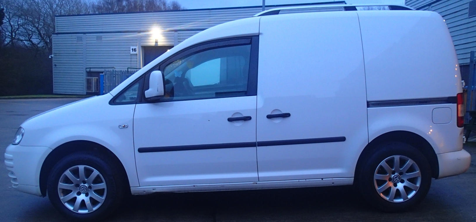 VW Caddy C20 TDI van 169,000 miles two keys, MOT until 21/12/2021. PF09 MZU - Image 3 of 9