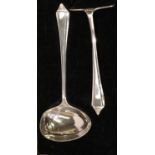 Hallmarked silver 1940s feeding spoon set, boxed. P&P Group 2 (£18+VAT for the first lot and £3+
