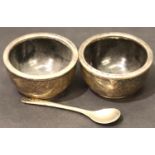 Two hallmarked silver open salts and a spoon, 58g. P&P Group 1 (£14+VAT for the first lot and £1+VAT