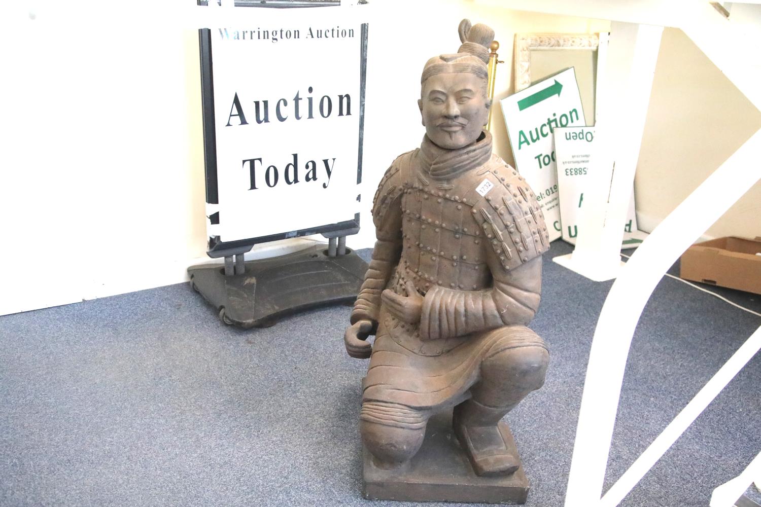 Contemporary kneeling Terracotta Warrior bowman with separate head, H: 118 cm. Not available for - Image 6 of 6