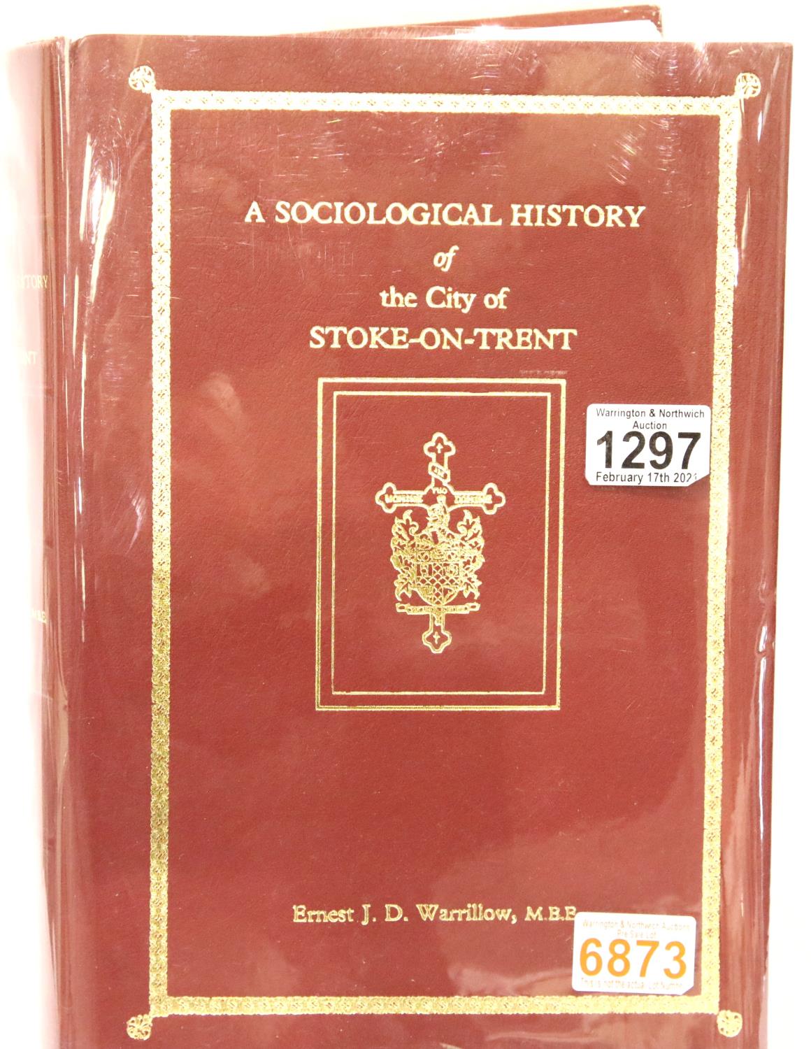 Sociological History of Stoke on Trent, Ernest JD Warrillow, republished June 1977, VGC. P&P Group 2