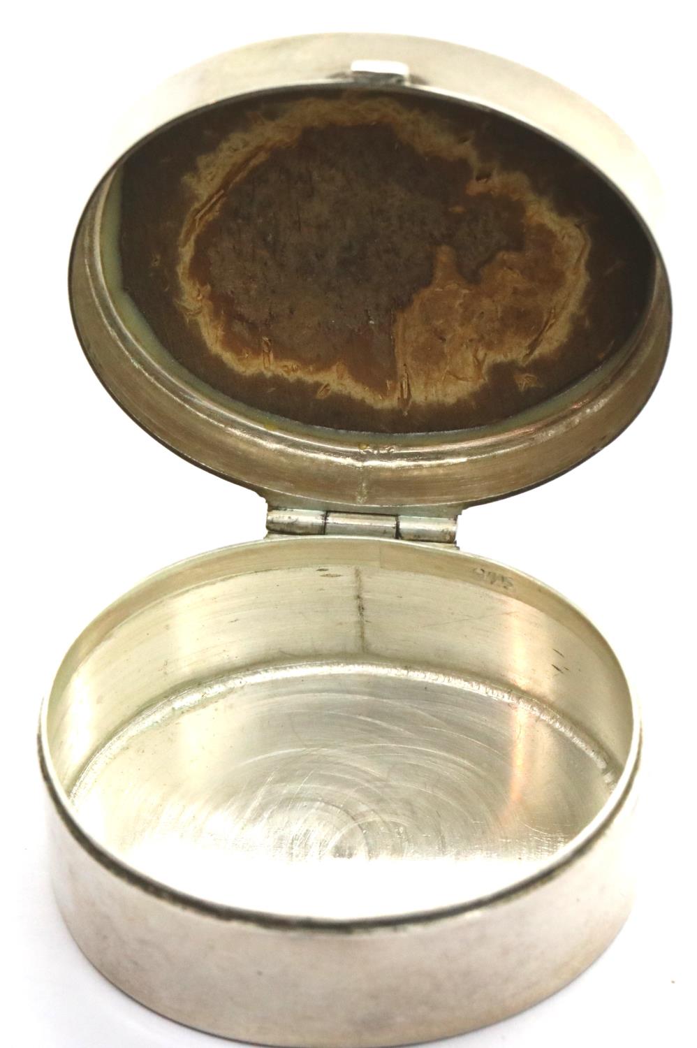 925 silver pill box. P&P Group 1 (£14+VAT for the first lot and £1+VAT for subsequent lots) - Image 2 of 3