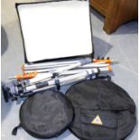 Mixed photography items, including tripods, light diffuser etc. P&P Group 3 (£25+VAT for the first