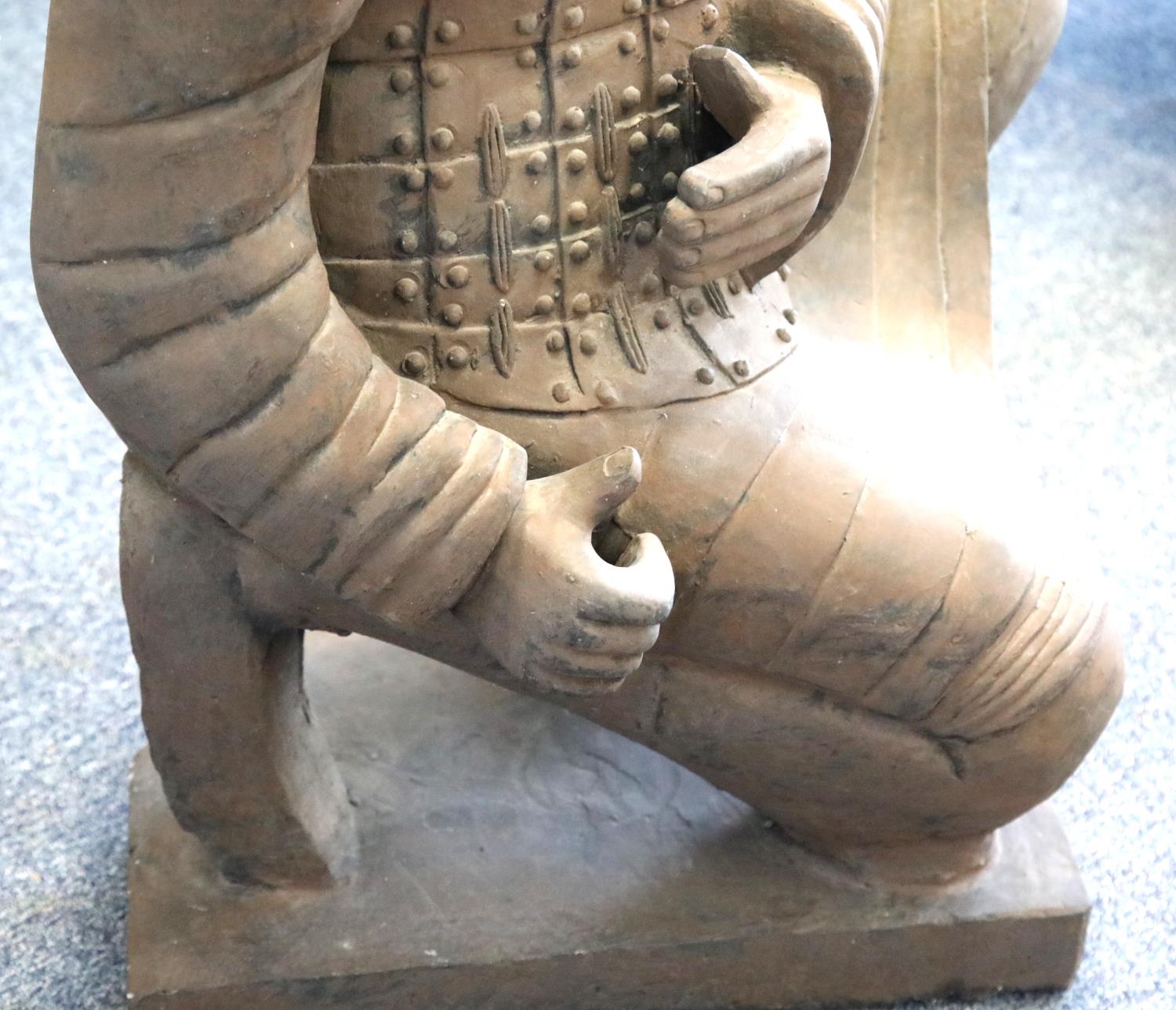 Contemporary kneeling Terracotta Warrior bowman with separate head, H: 118 cm. Not available for - Image 3 of 6