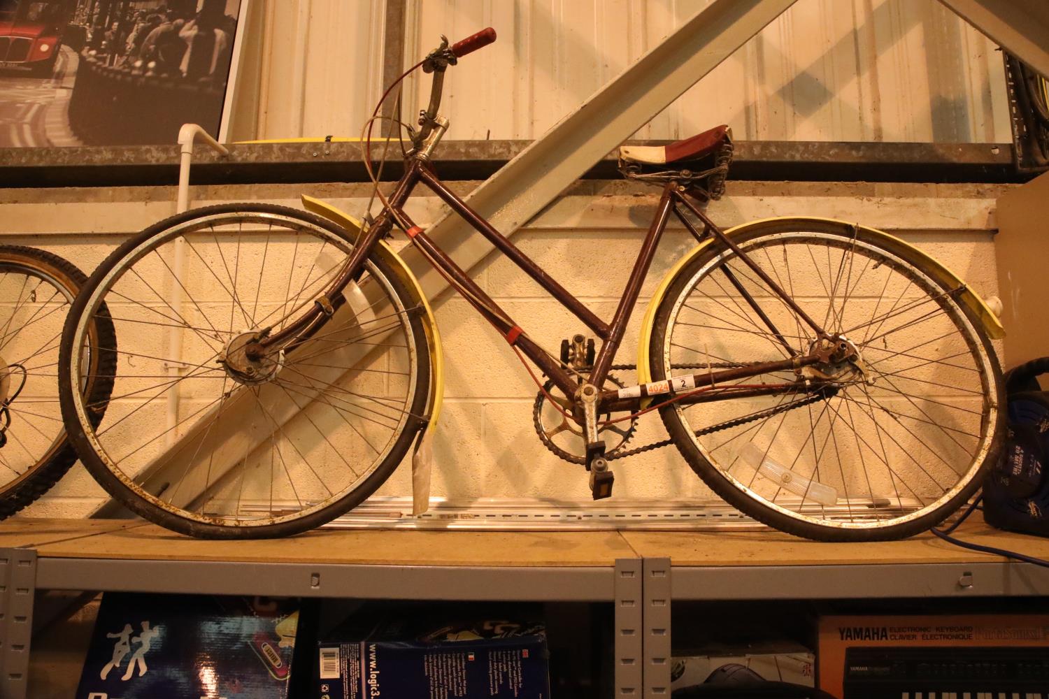 Vintage ladies three speed bike. Not available for in-house P&P, contact Paul O'Hea at Mailboxes