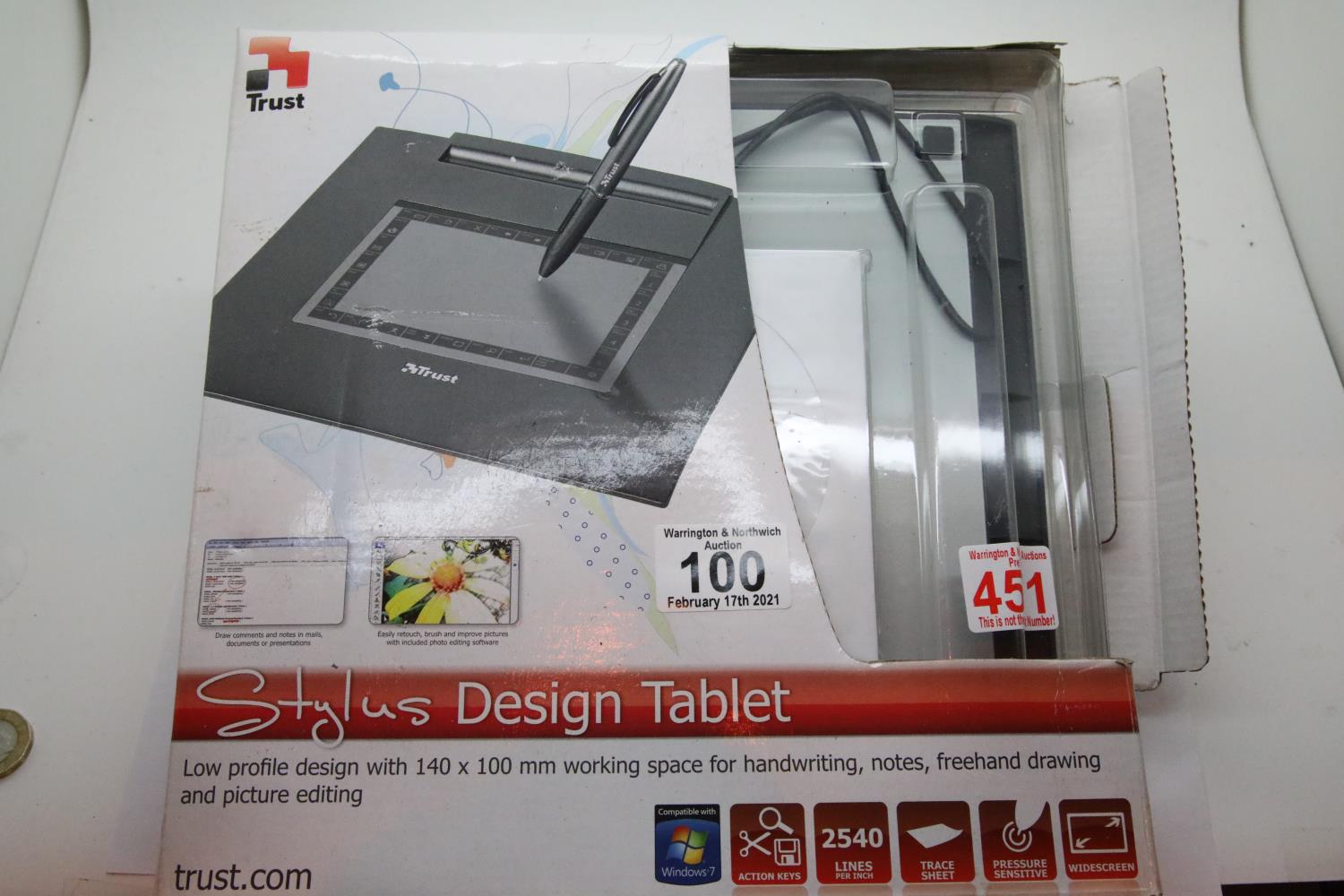 Boxed Trust Stylus design tablet. P&P Group 1 (£14+VAT for the first lot and £1+VAT for subsequent