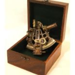 Hardwood boxed brass sextant. P&P Group 2 (£18+VAT for the first lot and £3+VAT for subsequent lots)