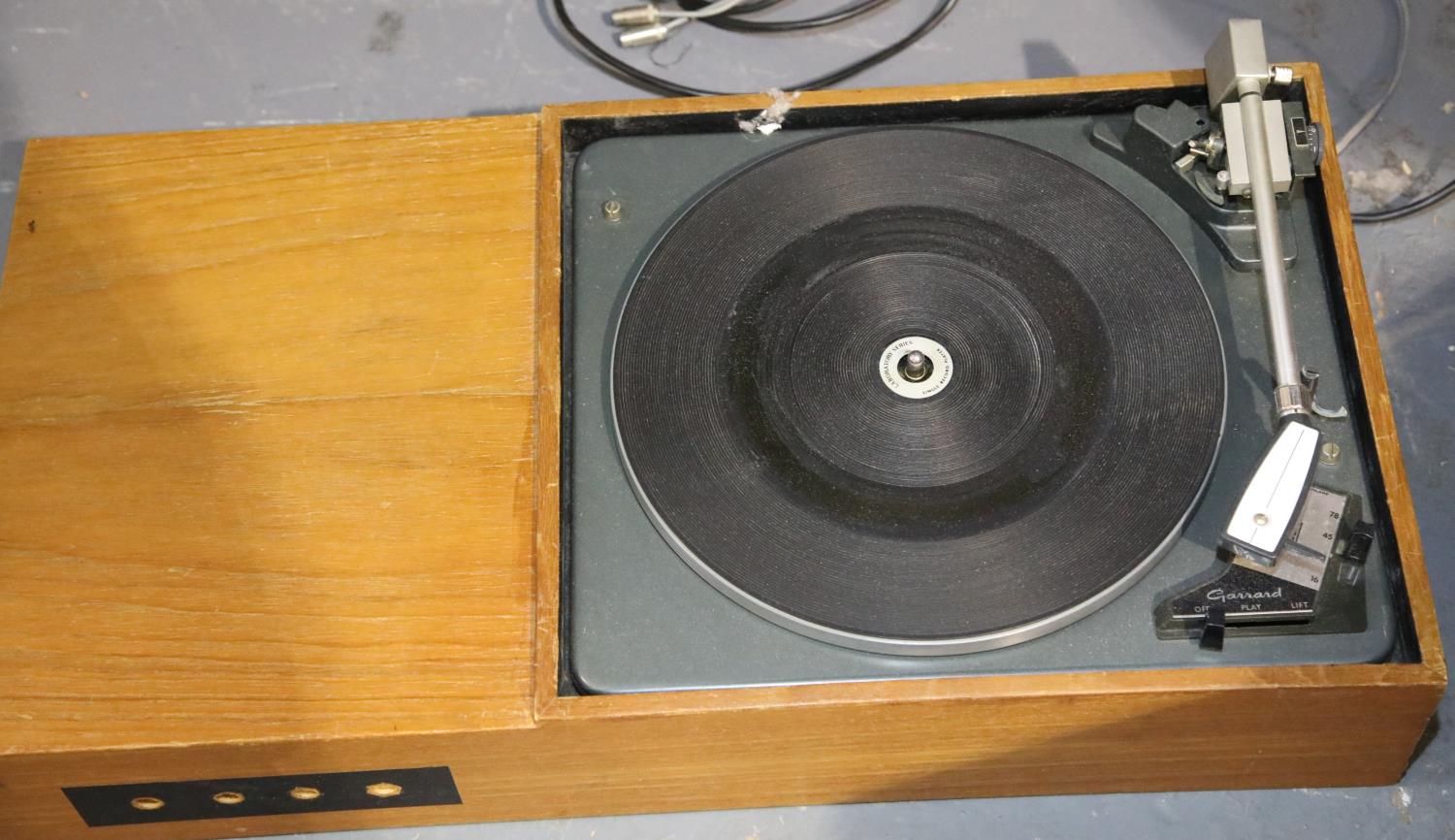 Garrard SP25 MkII turntable. P&P Group 3 (£25+VAT for the first lot and £5+VAT for subsequent lots)