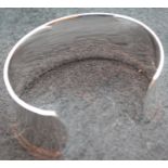 925 silver cuff bangle. P&P Group 1 (£14+VAT for the first lot and £1+VAT for subsequent lots)