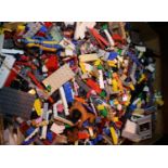 Large box of loose Lego, approximately 10kg. Not available for in-house P&P, contact Paul O'Hea at