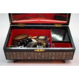 Oriental musical jewellery box and costume jewellery contents. P&P Group 1 (£14+VAT for the first