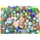 Tub of marbles. P&P Group 1 (£14+VAT for the first lot and £1+VAT for subsequent lots)